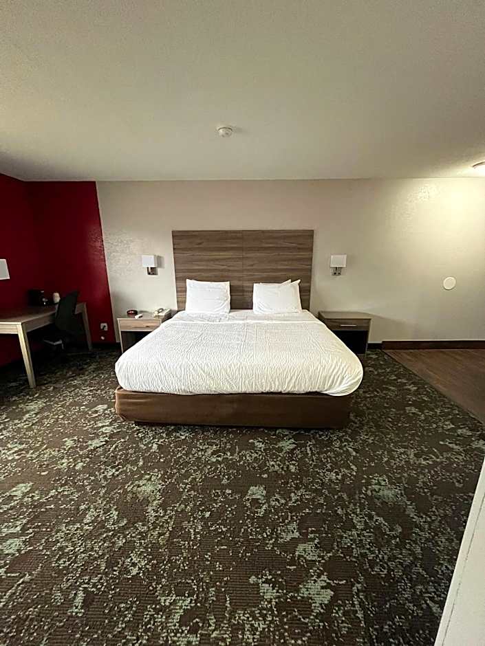 Ramada by Wyndham Cedar Rapids South