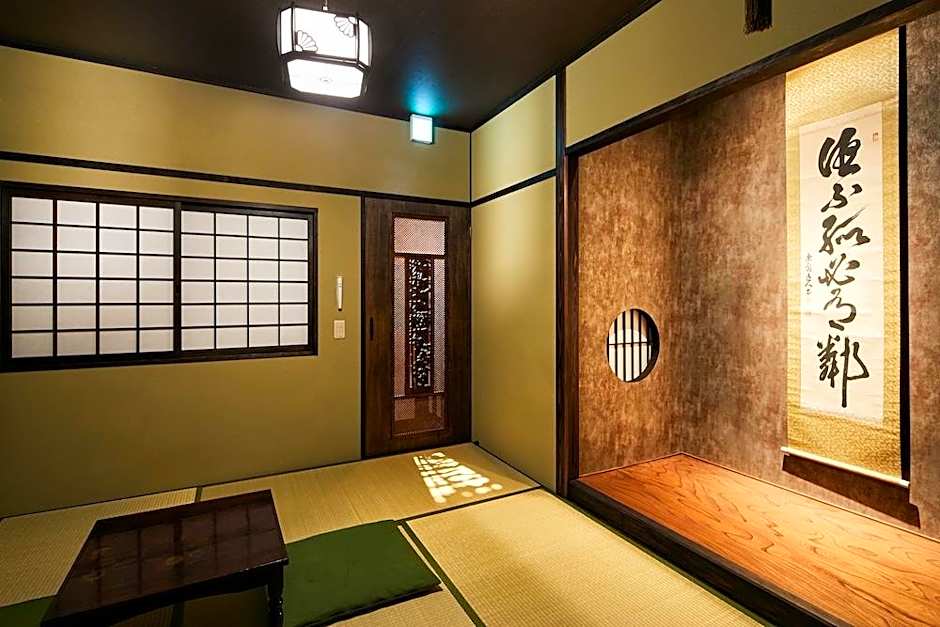 Eigetsu West East