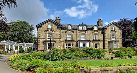 B/W Plus Buxton Lee Wood Hotel