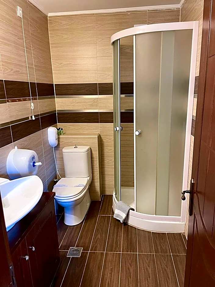 Gioras Hotel – Agios Athanasios, ND