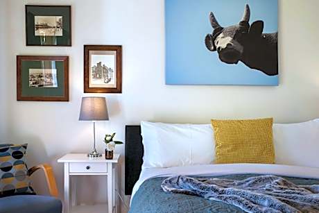 Queen Room with Spa Bath 1