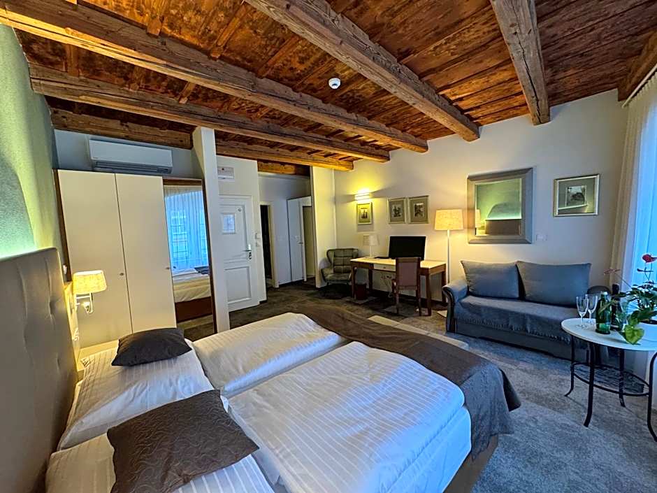 The Golden Wheel Boutique Hotel