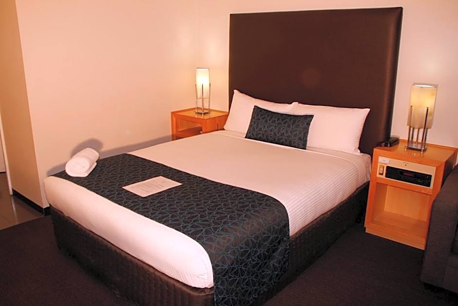 Sandown Regency Hotel & Apartments