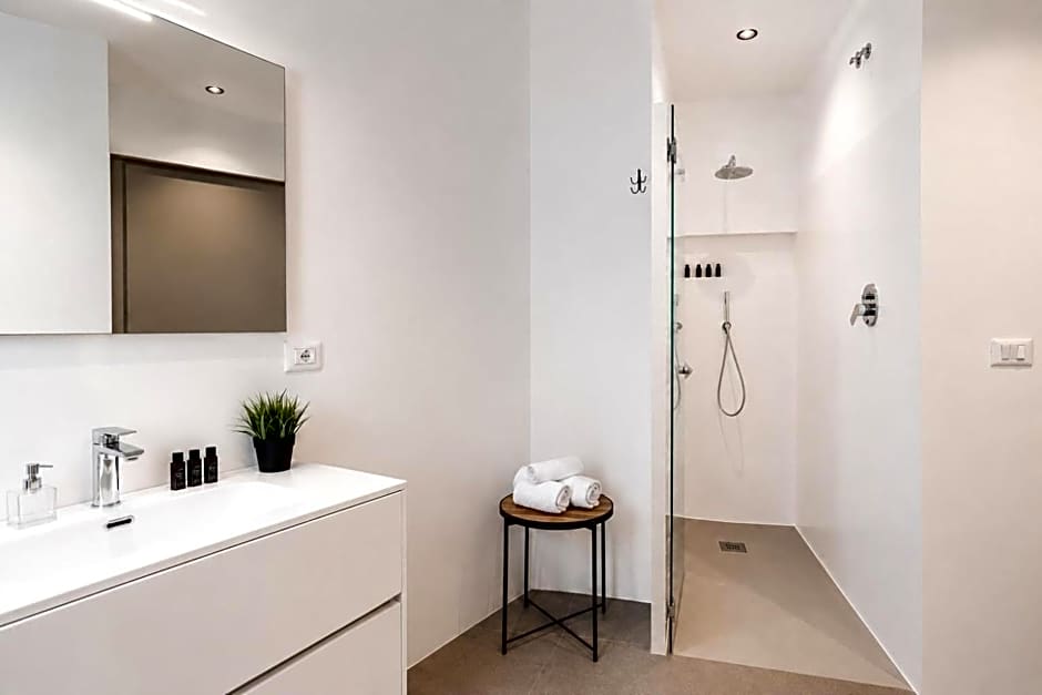 Amare Suite & Apartments