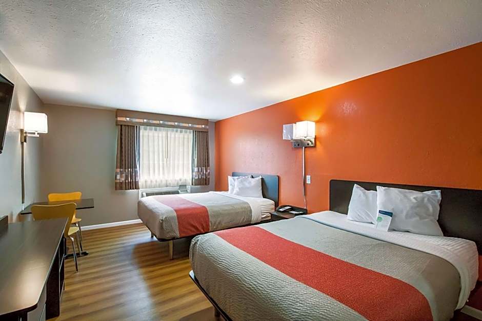 Motel 6-Rossford, OH