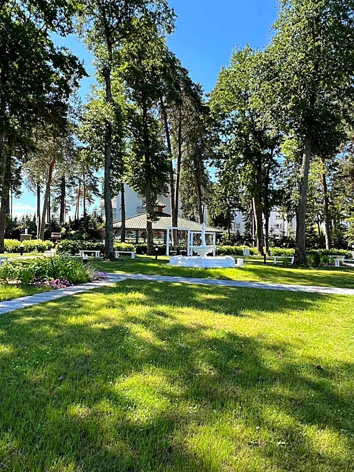 Oficerski Yacht Club