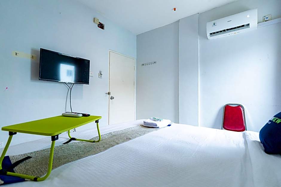 Urbanview Hotel Crystal Nagoya Batam by RedDoorz