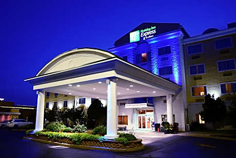 Holiday Inn Express Hotel & Suites Watertown - Thousand Islands By IHG