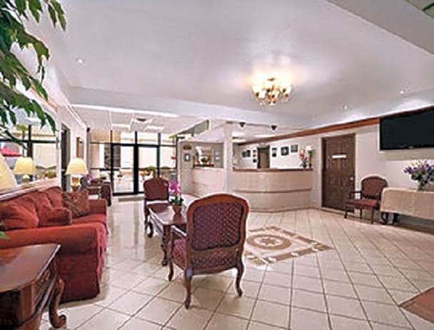 Travelodge by Wyndham New Orleans Harvey Hotel