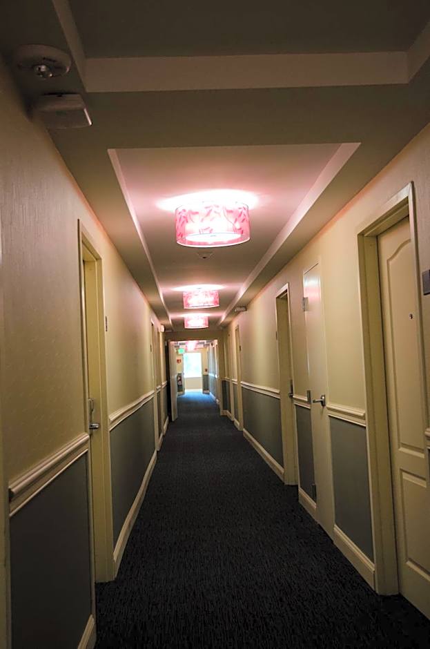 Aashram Hotel by Niagara River