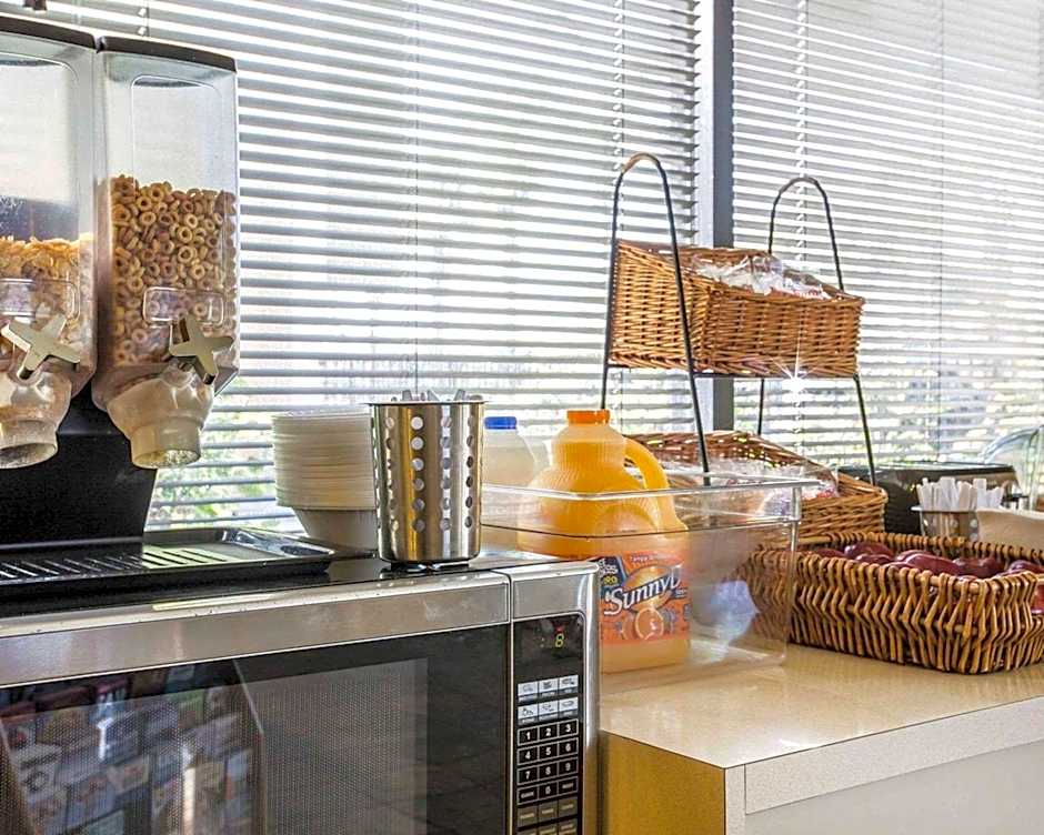 California Inn and Suites Bakersfield