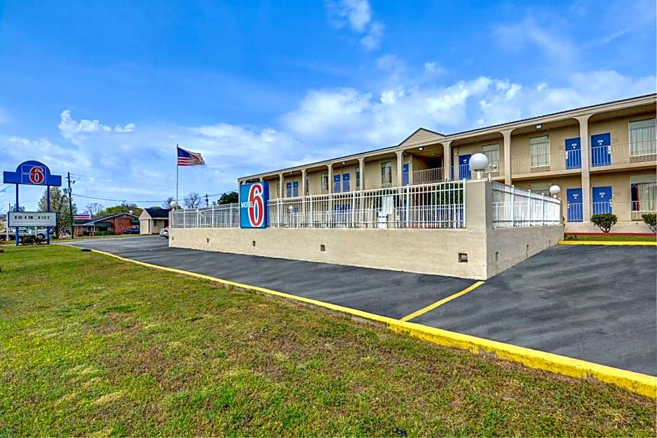 Motel 6-Americus, GA