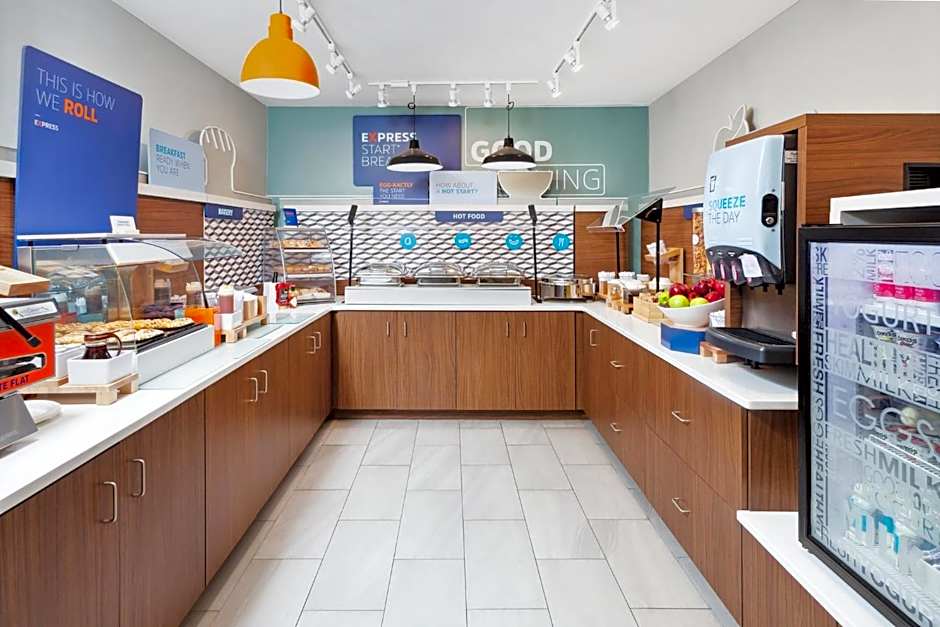 Holiday Inn Express Brookpark-Cleveland Airport Hotel By IHG
