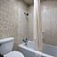 First Inn By OYO Quinter Hwy 70