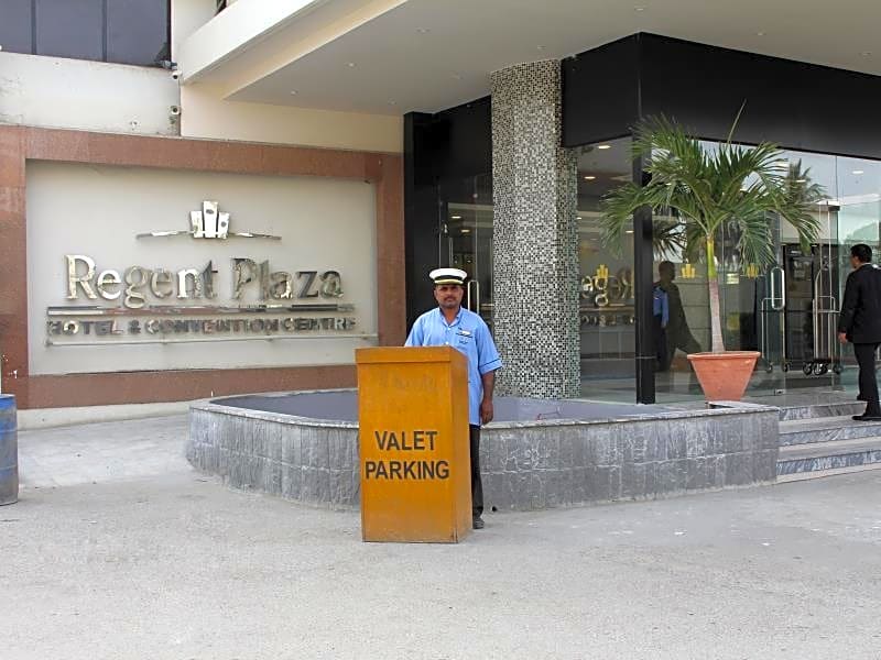 Regent Plaza Hotel & Convention Center