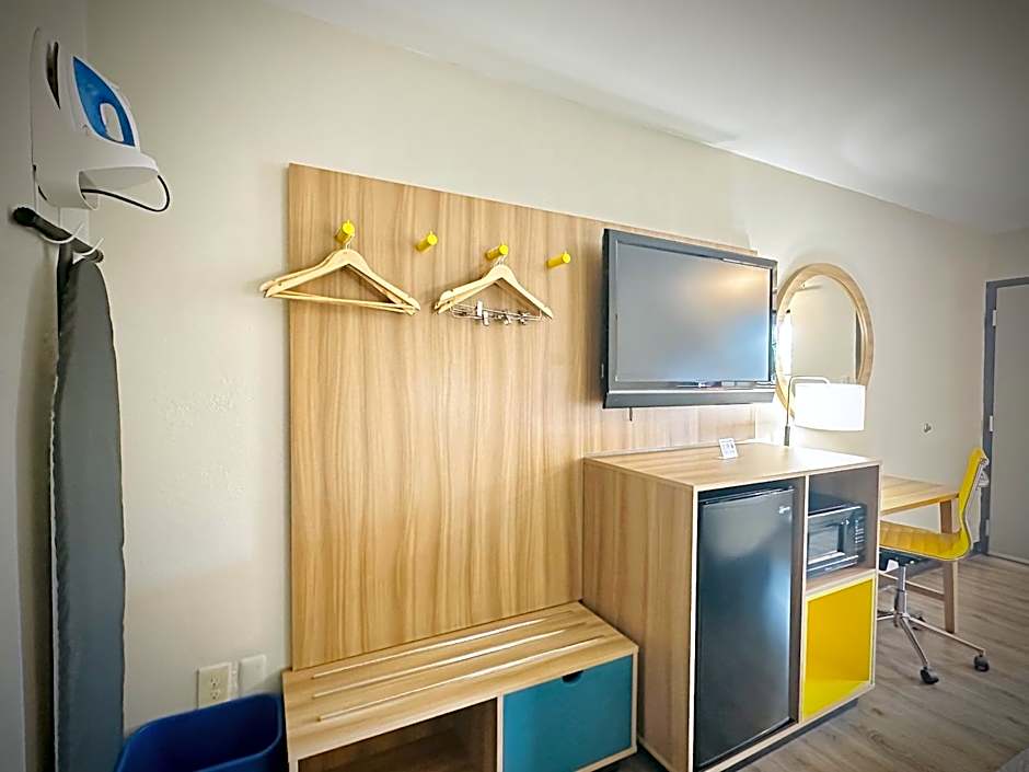 Days Inn by Wyndham Alexandria
