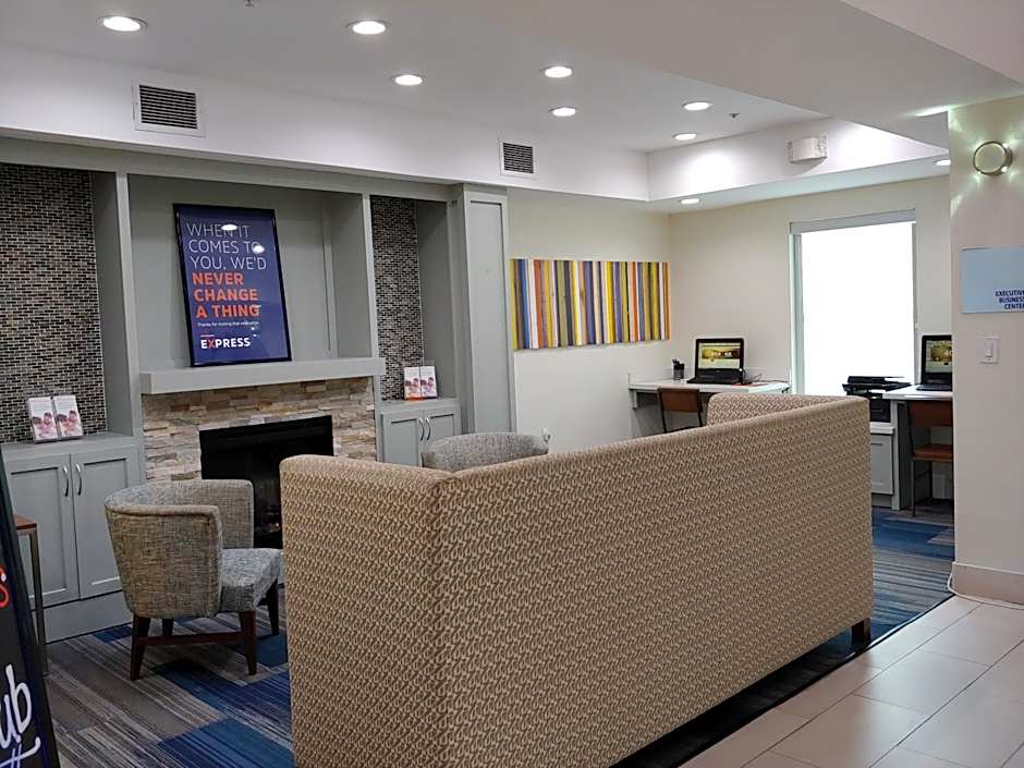Holiday Inn Express Hotel & Suites Columbus By IHG