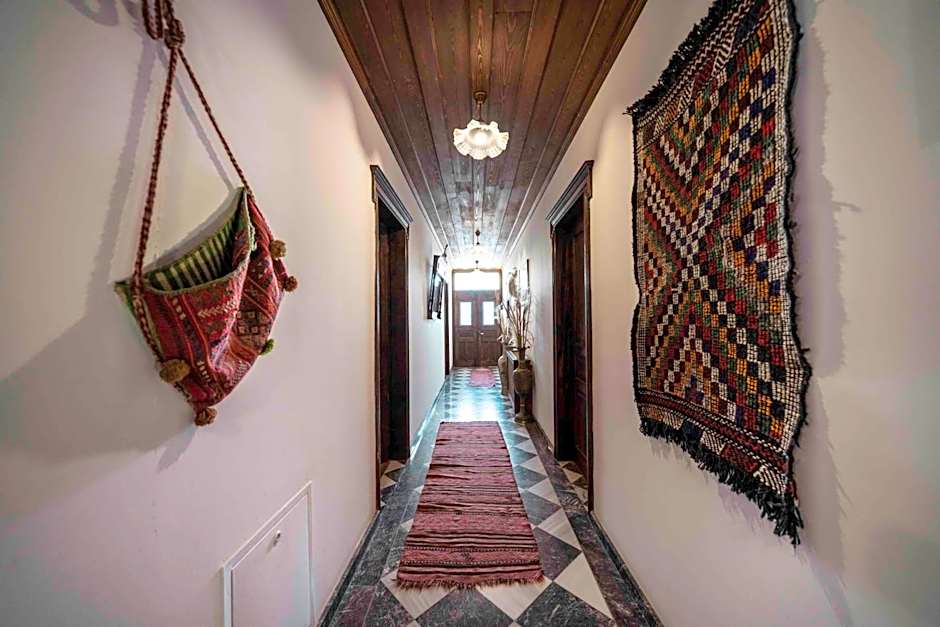 Cunda Tas Konak Otel