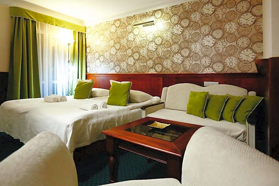 Photo 1 of 8 of Quadruple Room
