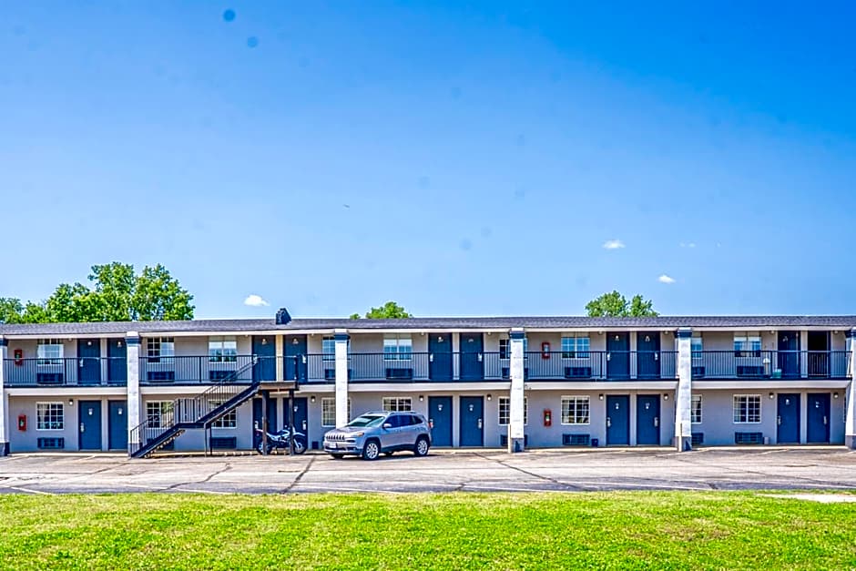 Deluxe Inn & Suites By OYO Miami OK