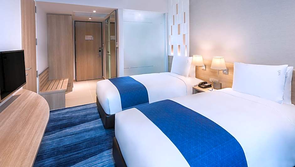 Holiday Inn Express Bangkok Soi Soonvijai By IHG