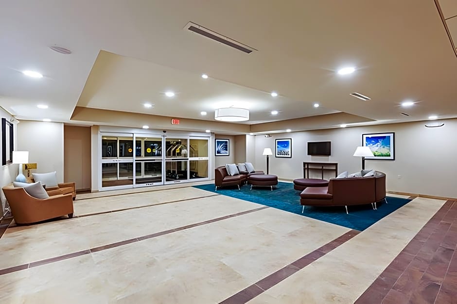 Candlewood Suites Lenexa - Overland Park Area