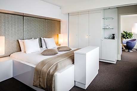 One-Bedroom Suite with City View