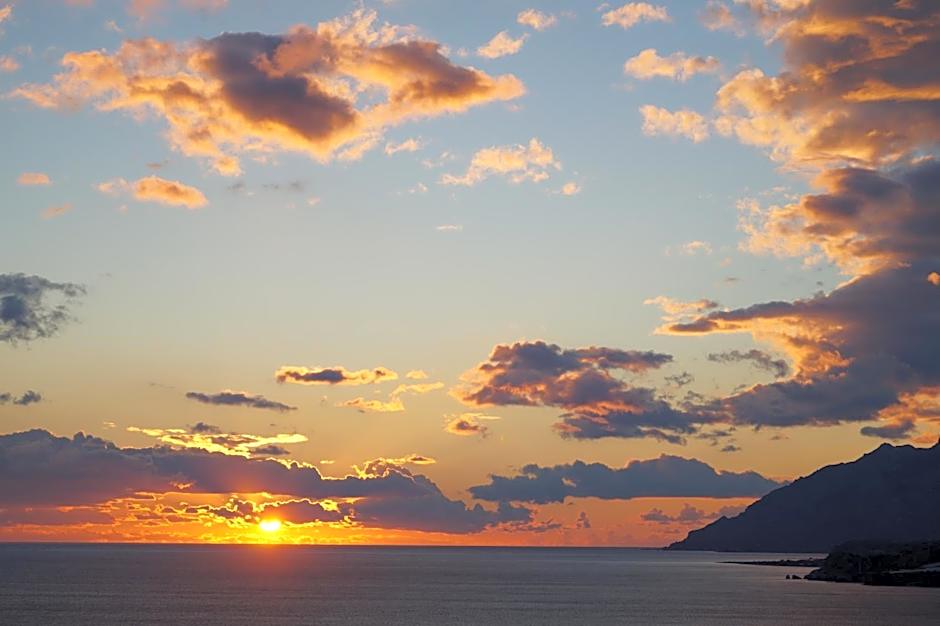 Jason Rooms & Studios