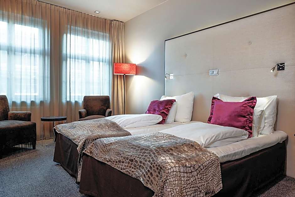 Home Hotel Folketeateret