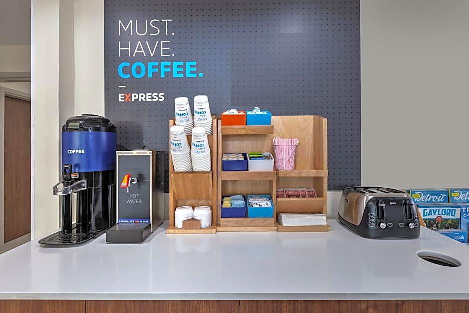 Holiday Inn Express Detroit-Warren/General Motors Technology Center By IHG