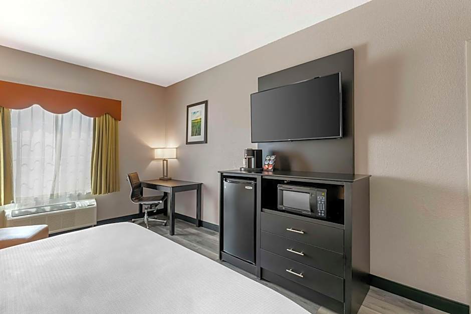 Best Western Plus Des Moines West Inn And Suites