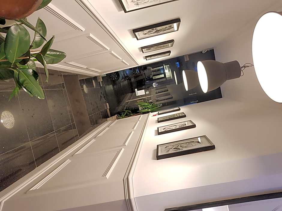 Exhibition Court Hotel 4