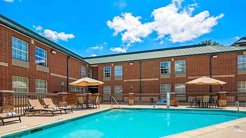 Best Western Plus Addison Dallas Hotel