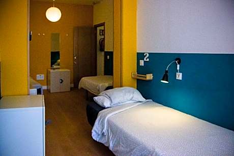 Single Bed in Mixed Dormitory Room