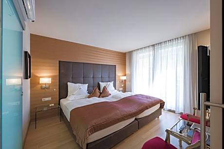 King Suite with Spa Bath