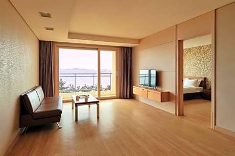 Resort Suite (With Kitchenette, Sunset Ocean View)