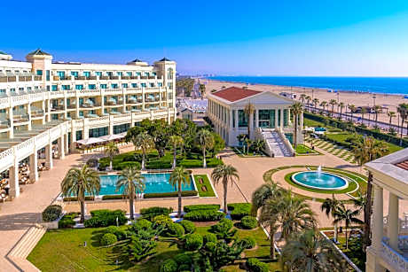 Las Arenas Balneario Resort