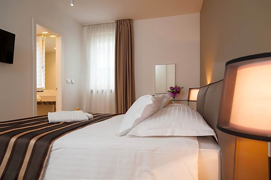 Residence by Vestibul Palace