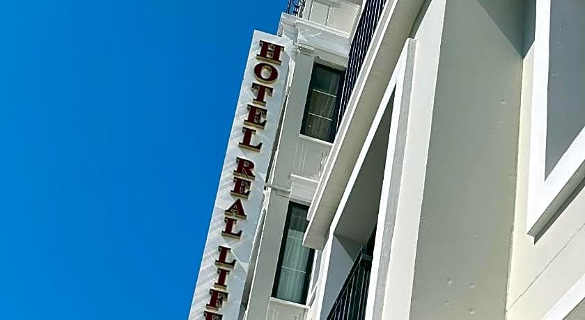 Hotel Real Life
