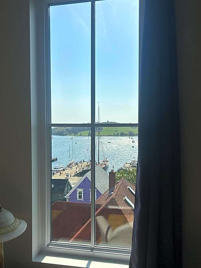 Lunenburg Arms Hotel