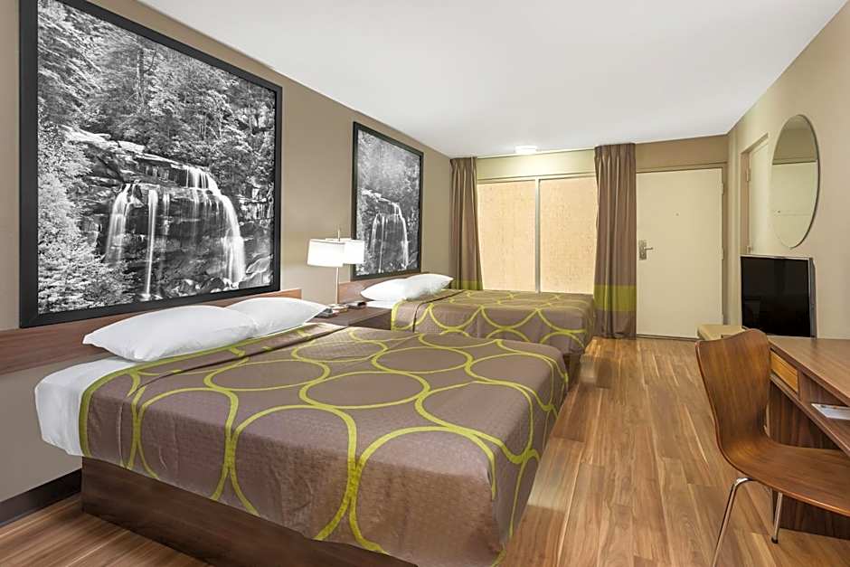 Super 8 By Wyndham Asheville Airport