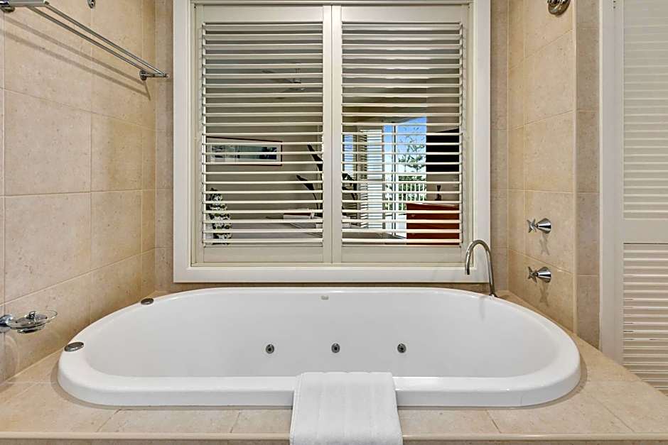 Salt - 2brm apartment with Spa bath and Ocean Views