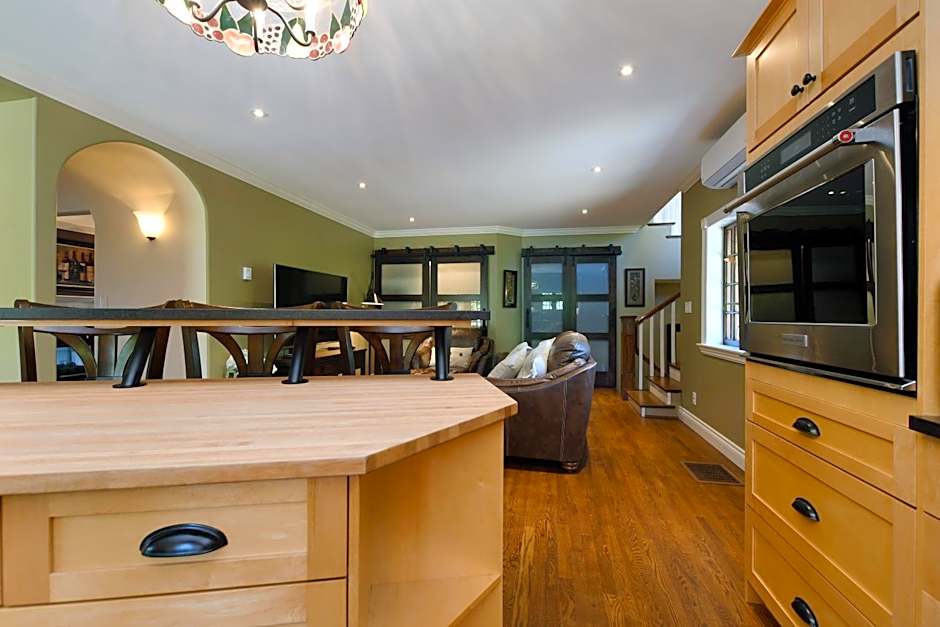 Character Stay across Swan Lake Nature Sanctuary