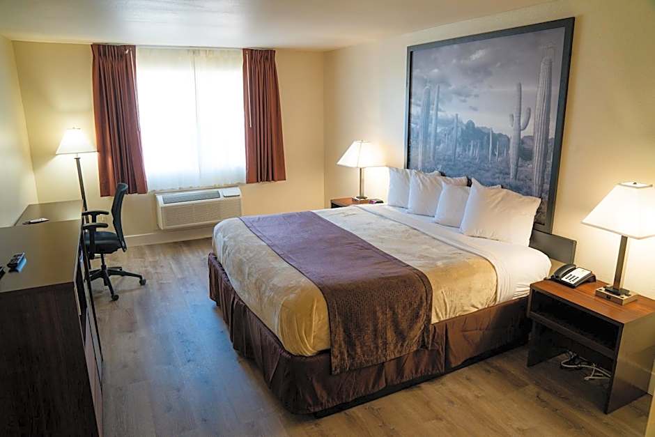Photo 1 of 4 of 1 King Bed, Mobility Accessible, Roll in Shower