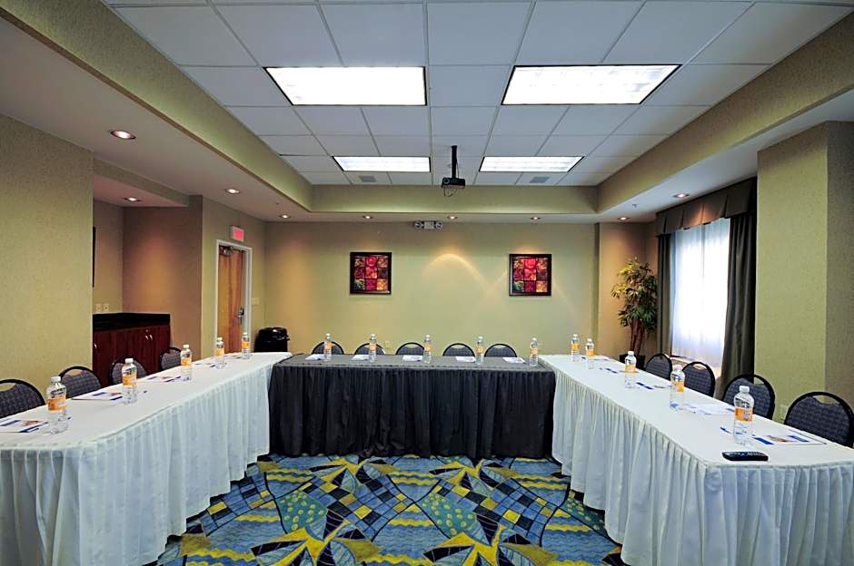 Holiday Inn Express & Suites Toluca Zona Aeropuerto By IHG