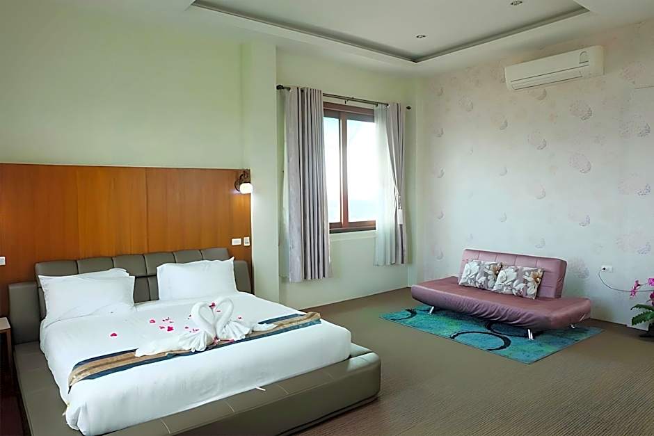Chaophayathara Riverside Hotel