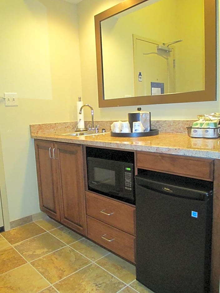 Hampton Inn & Suites Minot