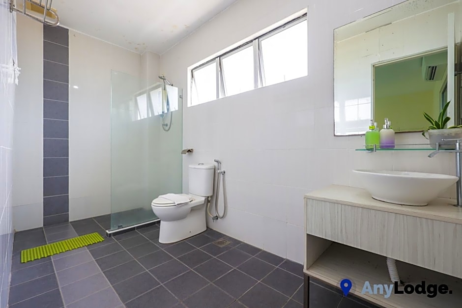 AnyLodge Waterfront Marina Island Pangkor