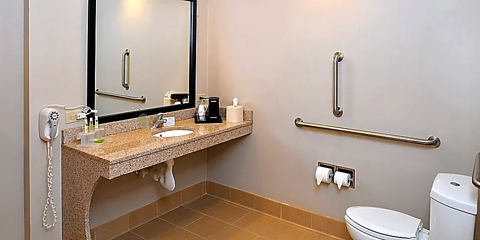 Holiday Inn Express Crestwood By IHG