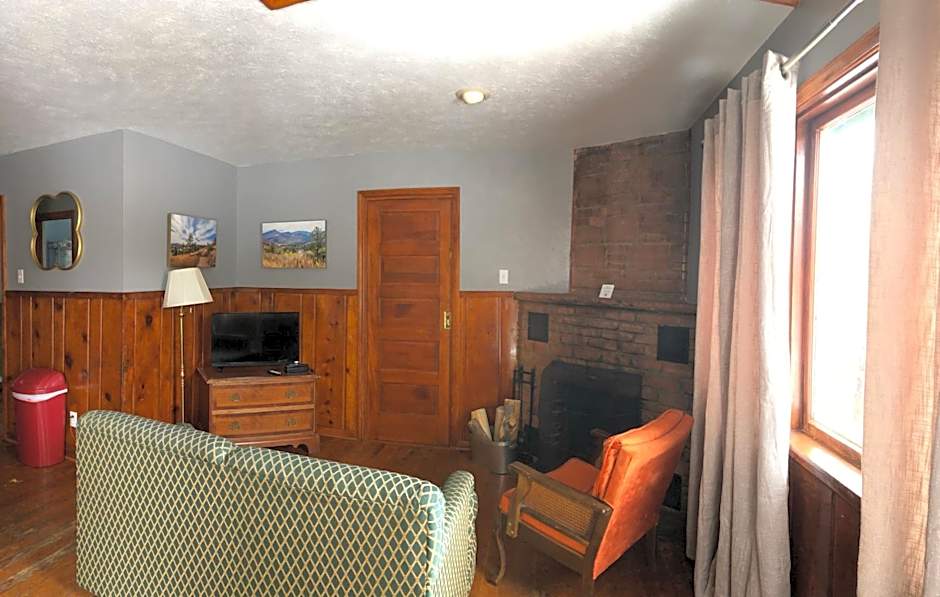 Stone Mountain Lodge